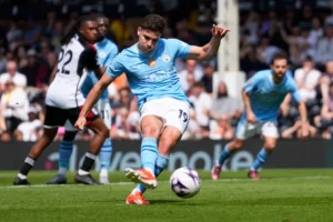 Man City tiếp tục kiểm soát thế trận